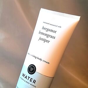 Bath & Body Works Aromatherapy Water Body Cream